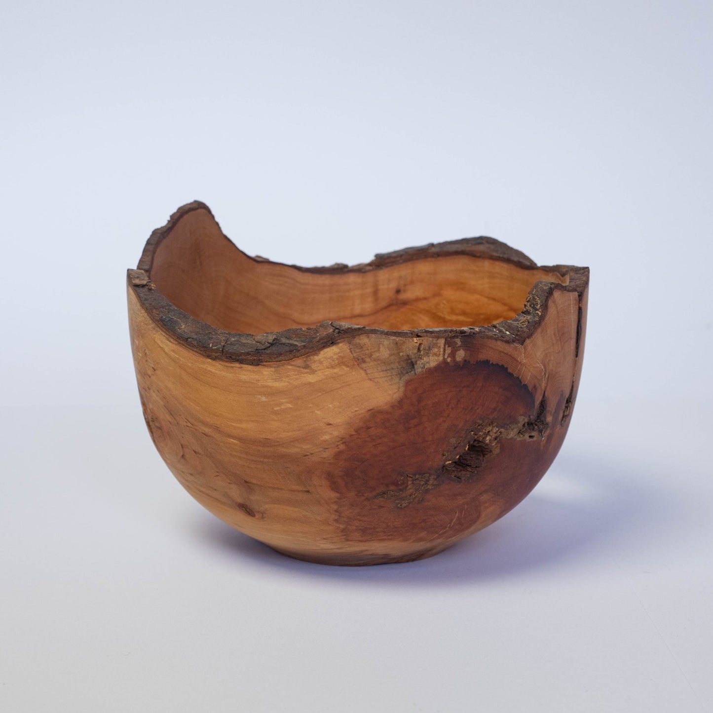 Bowl made of Oldenburg hawthorn with natural edge